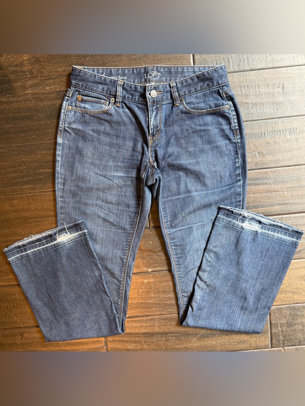 Ann Taylor LOFT Curvy Boot Distressed Hem Women’s Jeans Size 27/4